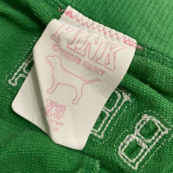 Y2K vibes with these Phi Beta Pink VS Capri sweat pants - Picture 4 of 4